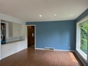 8551 North Point Dr in Fox Point, WI - Building Photo - Building Photo