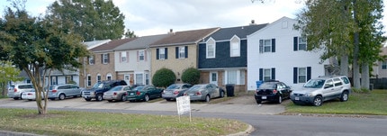 Washington Square Townhomes in Virginia Beach, VA - Building Photo - Building Photo