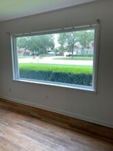 823 N Meyer St in Sealy, TX - Building Photo - Building Photo