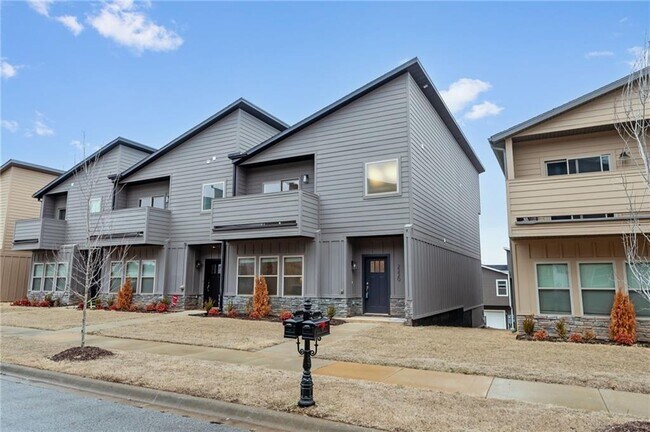 2220 W Million Ln in Fayetteville, AR - Foto de edificio - Building Photo
