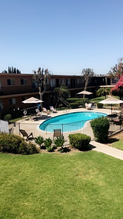 563 Broadway in El Cajon, CA - Building Photo