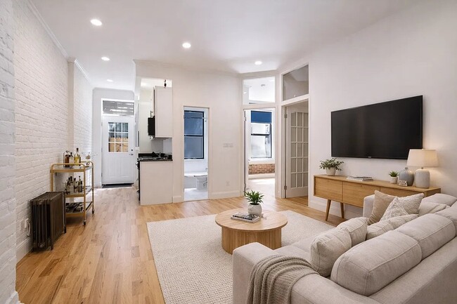 260 Elizabeth St, Unit 1A in New York, NY - Foto de edificio - Building Photo