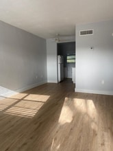 3700 NW 58th Ave, Unit VGA 1 in Virginia Gardens, FL - Foto de edificio - Building Photo