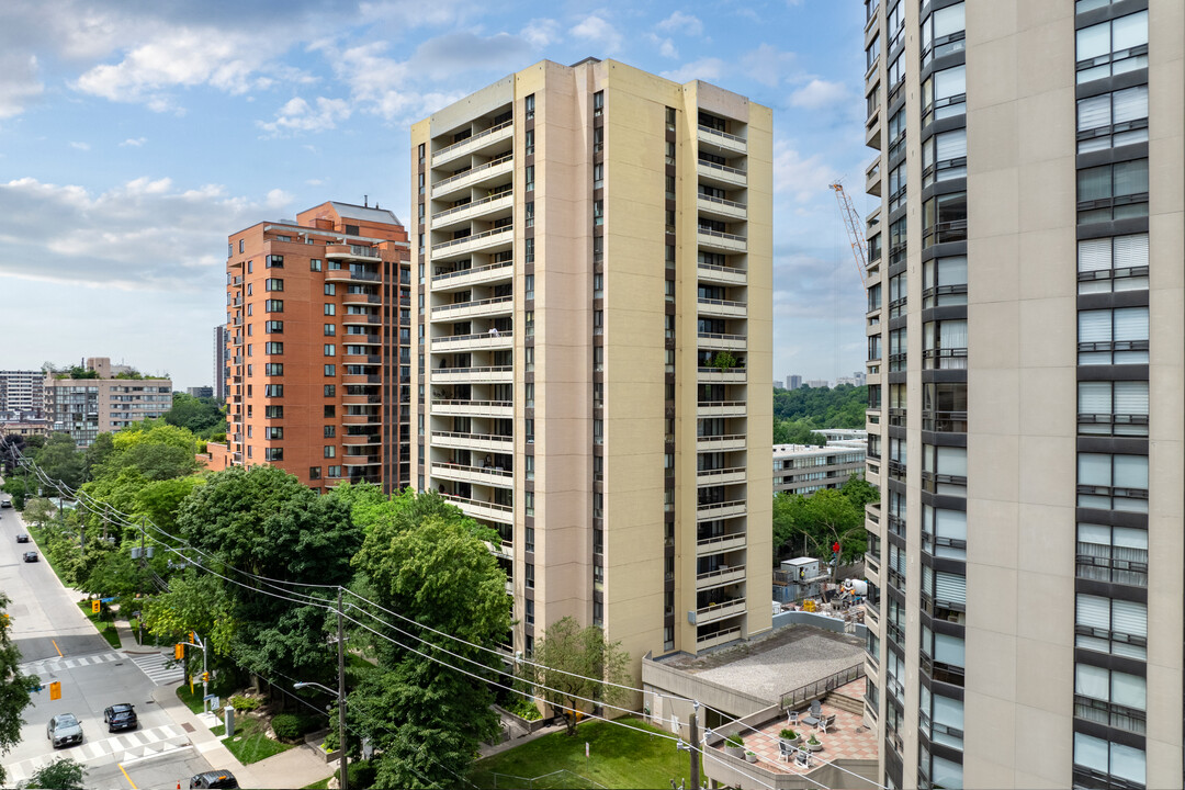 250 Heath in Toronto, ON - Building Photo