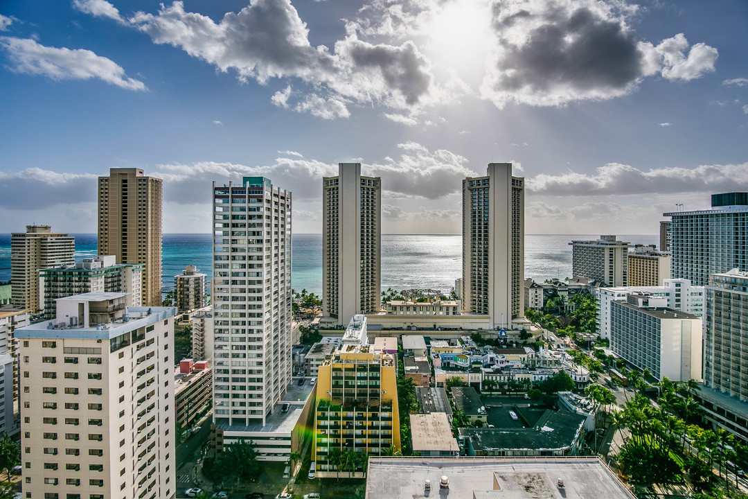 2410 Cleghorn St in Honolulu, HI - Building Photo