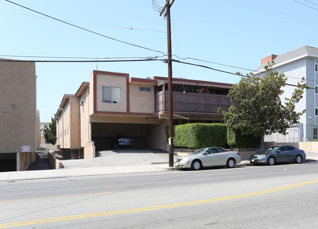 18655 Clark St in Tarzana, CA - Building Photo - Building Photo