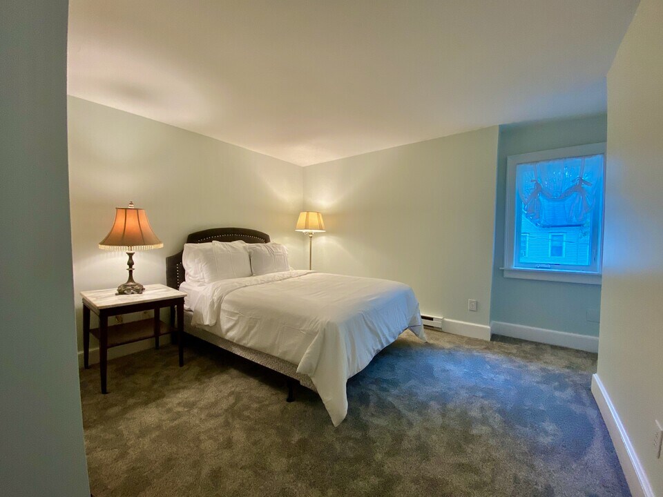 159 Woodlawn Ave in Saratoga Springs, NY - Building Photo