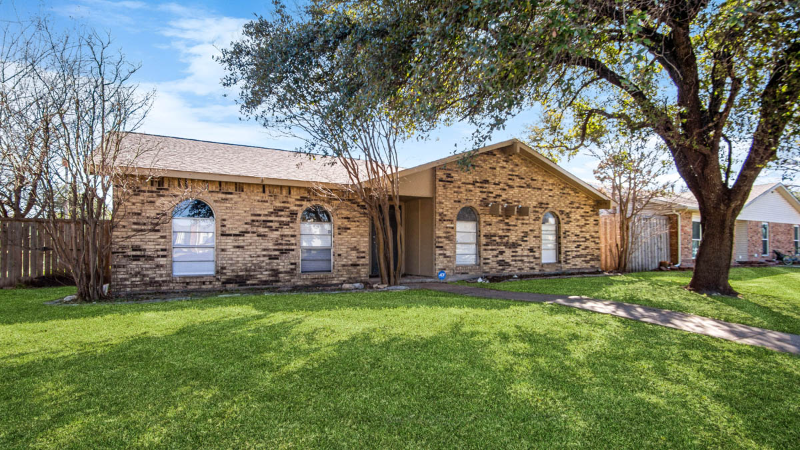 1208 Spring Creek Pkwy in Plano, TX - Foto de edificio