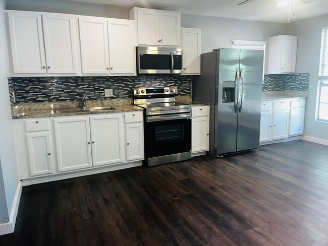 614 Barberry St, Unit 201