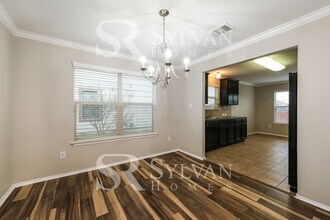 6801 Plains Crest Dr in Austin, TX - Building Photo - Building Photo