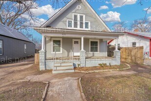 221 N Elizabeth St in Wichita, KS - Building Photo