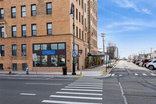 310 Riverside Blvd in Long Beach, NY - Building Photo
