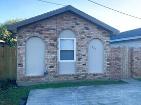 220 Briarcliff Dr in Youngsville, LA - Building Photo