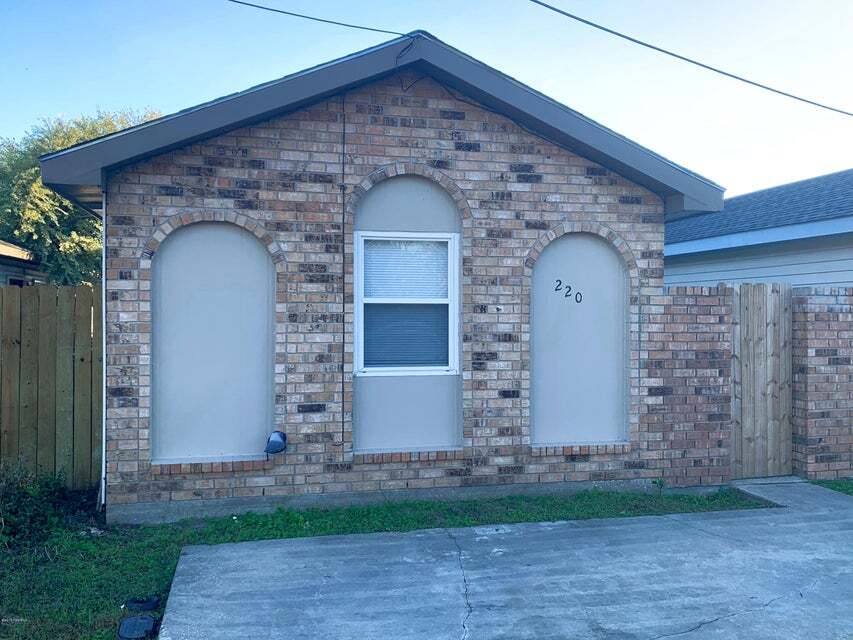 220 Briarcliff Dr in Youngsville, LA - Building Photo
