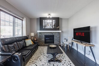 3573 Cherry Landing SW in Edmonton, AB - Building Photo - Building Photo
