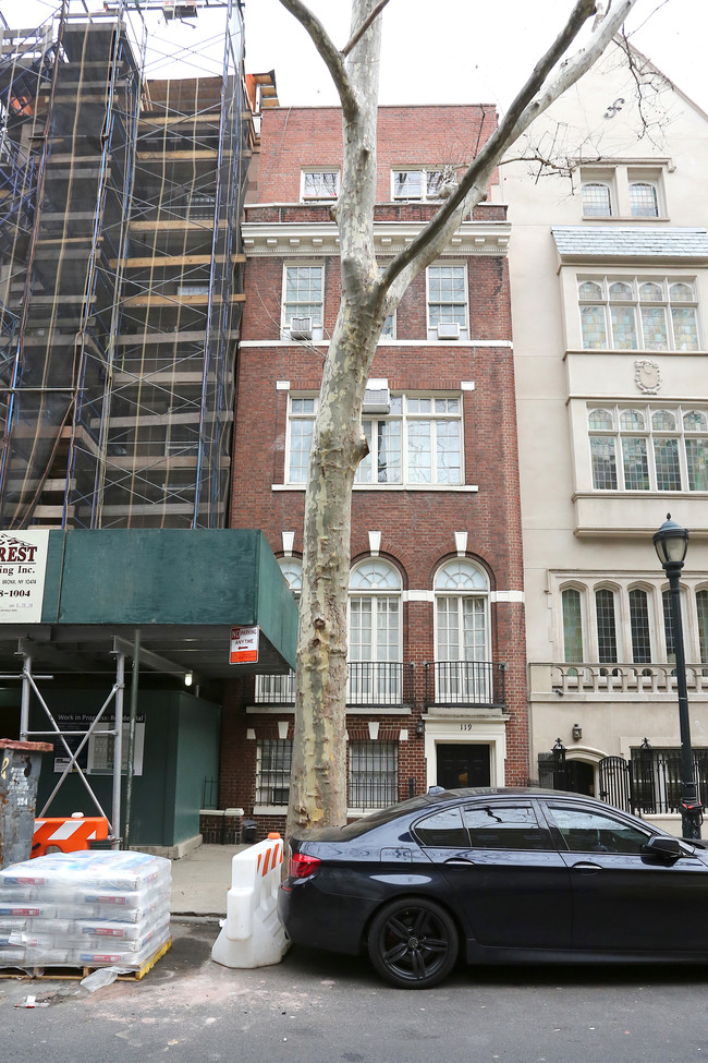 119 E 64th St in New York, NY - Building Photo - Building Photo