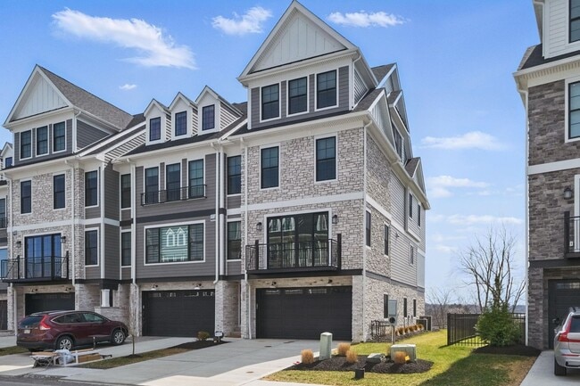 3010 Greeneview Ln in Seven Fields, PA - Building Photo - Building Photo