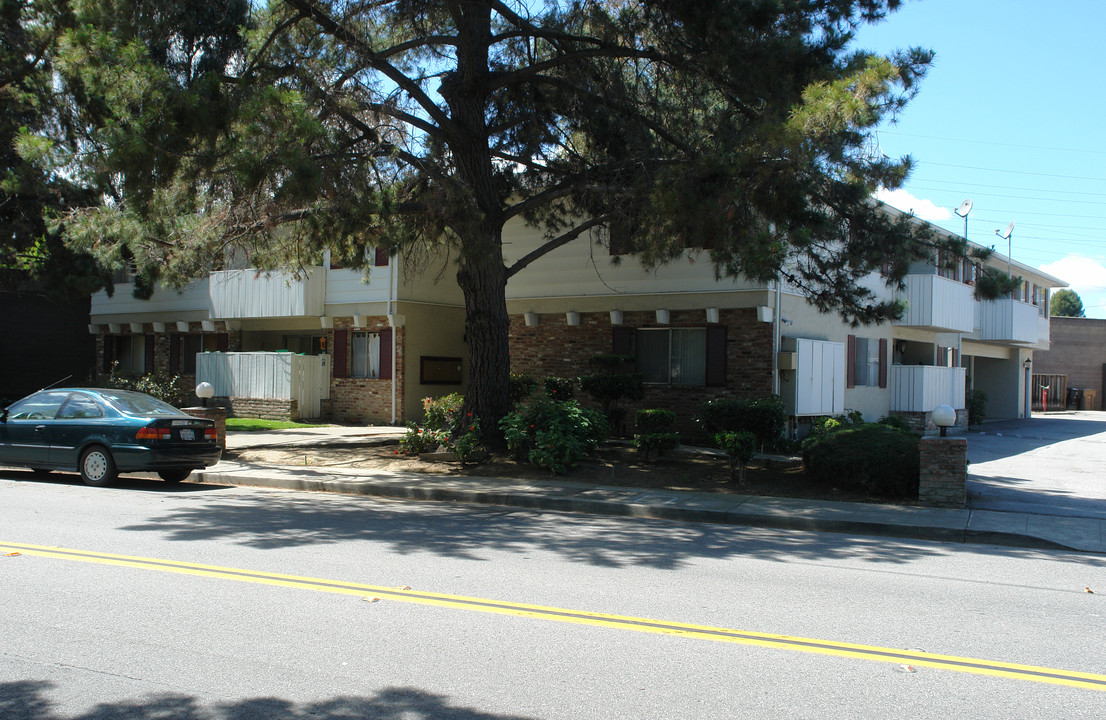 1398 Dale Ave in Mountain View, CA - Foto de edificio