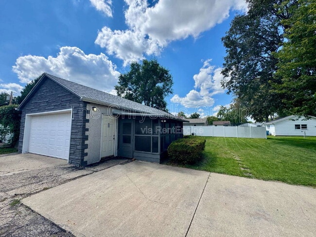 1508 Peoria St in Peru, IL - Building Photo - Building Photo