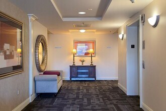 225 River Rd in Edgewater, NJ - Building Photo - Building Photo