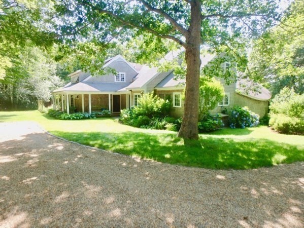 56 Chilmark Rd in Chilmark, MA - Foto de edificio - Building Photo