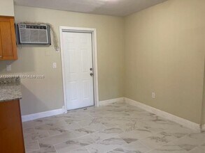 7601 Venetian St in Miramar, FL - Building Photo - Building Photo