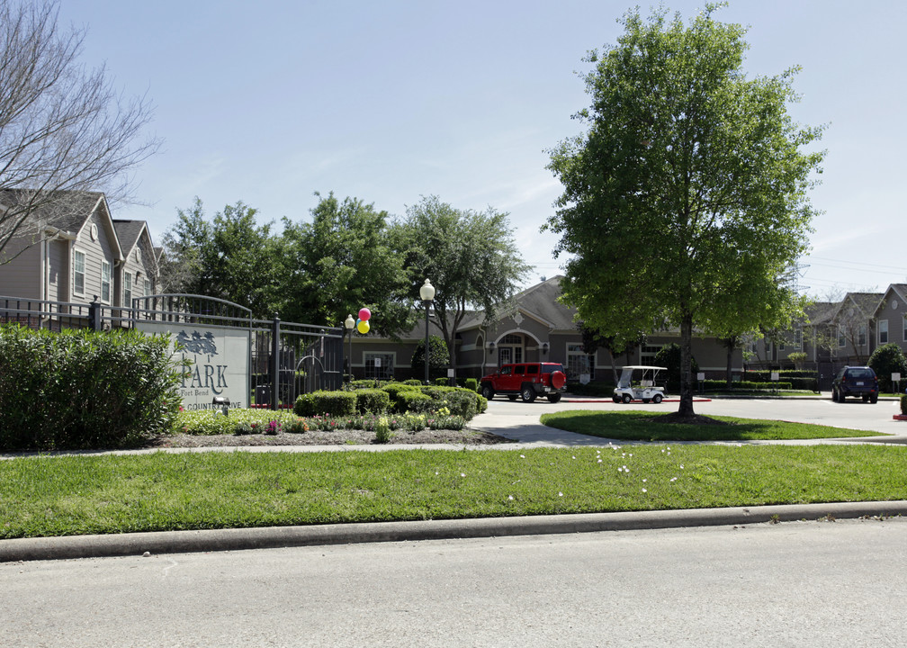 The Park at Fort Bend in Stafford, TX - Building Photo