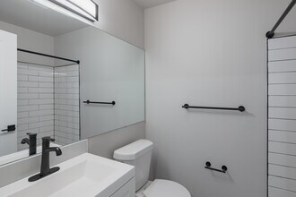 Center Street Place in Royal Oak, MI - Foto de edificio - Interior Photo