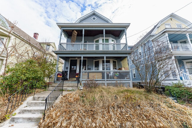 6 Larch Ave, Unit 3rd floor
