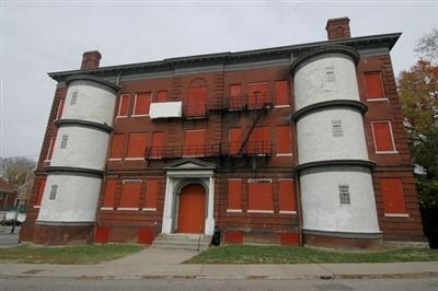 702 Ridgeway Ave in Avondale, OH - Foto de edificio - Building Photo
