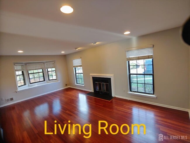3305 Stonehedge Rd in Edison, NJ - Building Photo - Building Photo
