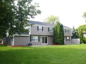 17670 Green Isle Ct in Brookfield, WI - Building Photo - Building Photo