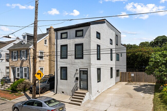 property at 140 W Price St