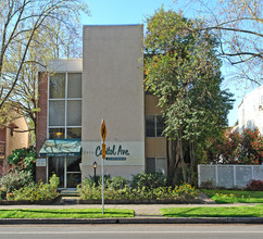 Capitol Ave. Apartments in Sacramento, CA - Building Photo - Building Photo