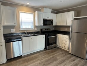 38 Canal Dr in Pontiac, MI - Building Photo - Building Photo