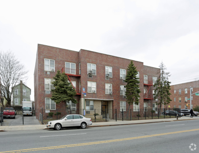 4233 Baychester Ave in Bronx, NY - Building Photo