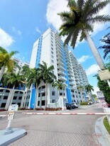5077 NW 7th St in Miami, FL - Building Photo