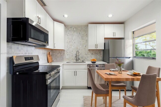 property at 15391 S Dixie Hwy