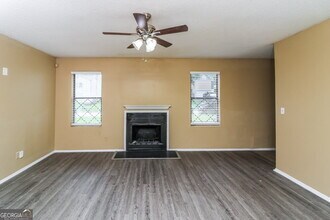 5438 Farmview Close in Stone Mountain, GA - Building Photo - Building Photo