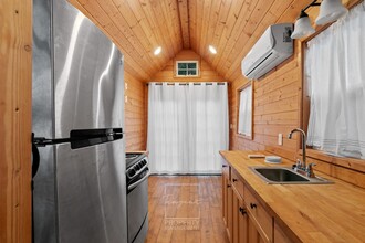 626 NE 120th Ave-Unit -ADU in Portland, OR - Building Photo - Building Photo