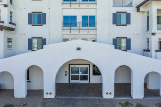 Rome South Senior Apartments in North Las Vegas, NV - Foto de edificio - Building Photo