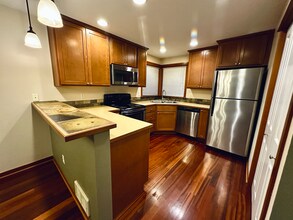 9025 18th Ave SW, Unit B in Seattle, WA - Building Photo - Building Photo