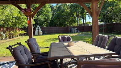 37 SW 11th St in Dania Beach, FL - Building Photo - Building Photo