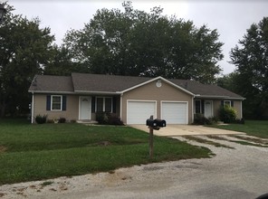 1 Whispering Pines Ct in Macon, IL - Foto de edificio - Building Photo