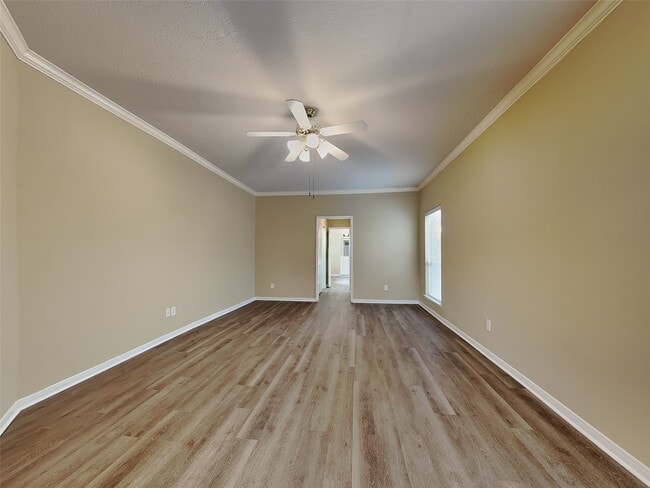 11911 Lakewood Hills Dr