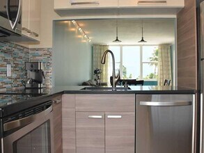 201 N Ocean Blvd in Pompano Beach, FL - Foto de edificio - Building Photo