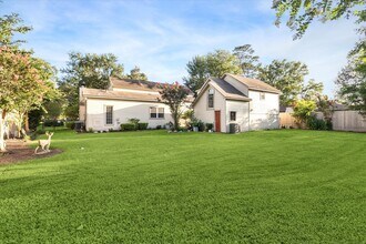 718 Garden Oaks Blvd in Houston, TX - Foto de edificio - Building Photo