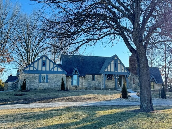 property at 661 N 1600 Rd