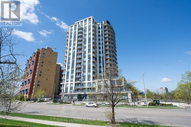 840 Queens Plate Dr in Toronto, ON - Building Photo - Building Photo