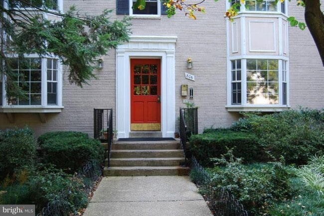 property at 806 S Arlington Mill Dr
